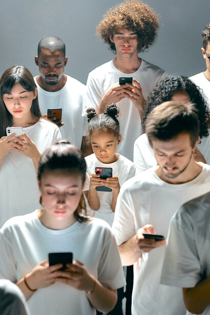 Pessoas viciadas no celular