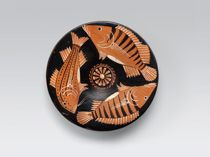 Piatto da pesce,
Ceramica apula a figure rosse, 330-310 a.C.,
da Ruvo,
Collezione Intesa Sanpaolo
