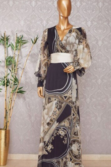 Moving to India Vito Dell'Erba began cohabiting with a completely different social milieu