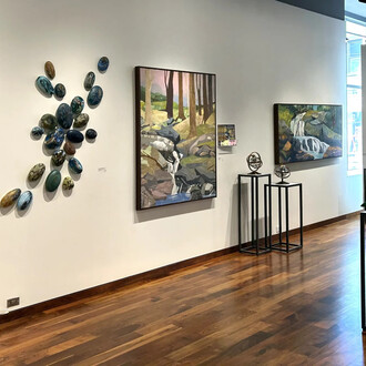 Various artists, Western North Carolina glass, exhibition view. Courtesy of Momentum Gallery