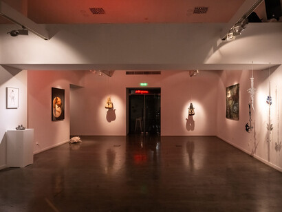 Various artists, trifles and troupes, everything lies under the surface, exhibition view. Courtesy of the Blender Gallery