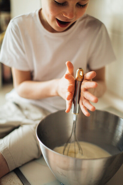 Preparo de receita na cozinha vira momento lúdico
