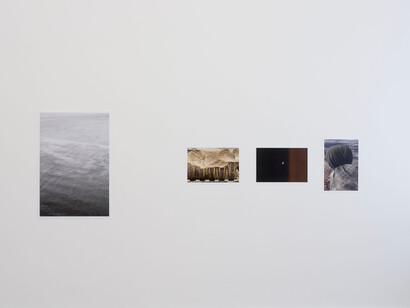Peter Piller, Bürgerliche dämmerung (Civil twilight), exhibition view. Courtesy of Galerie Barbara Wien