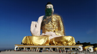 Kyaikto,  Buddha Gautama, alto 78 metri,  è il Buddha seduto più alto al mondo