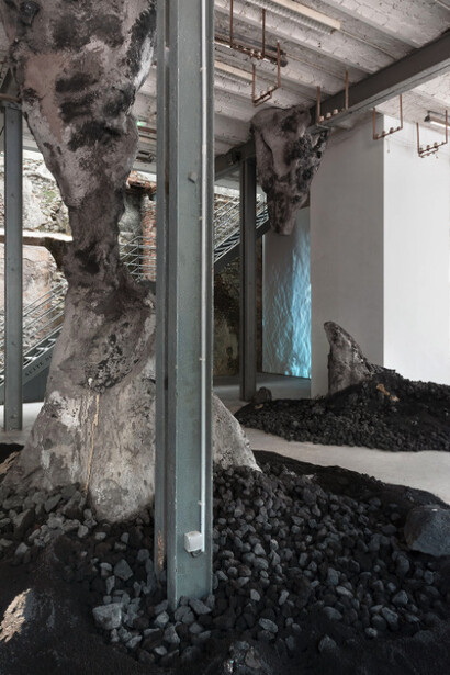 Charlotte Charbonnel, Larmes de la terre, vue d’exposition, 2021. Crédit photo : Vincent Blesbois