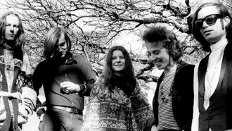Janis Joplin (centro) con compañeros de banda The Big Brother and The Holding Company por Lisa Law, 1967, Museo Nacional de Historia Estadounidense, Washington D. C.
