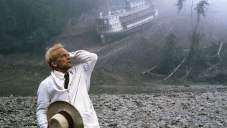 Una scena del film Fitzcarraldo di Werner Herzog
