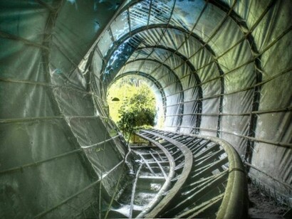 Il tunnel dello Spreepark di Berlino
