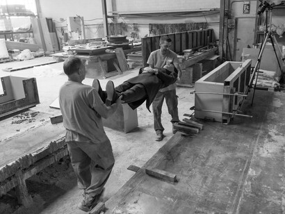 Eugenio Merino, Workers handle the pouring of 1150 kg of cement over the sculpture of Federico García Lorca in the mold, furniture factory Urbano, Girona, July 24, 2024. Courtesy of ADN Galería. Photo by Marc Calleja