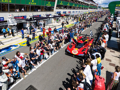O Circuito Le Sarthe, na cidade de Le Mans, França, é palco da corrida desde sua primeira edição em 1923 e já passou por diferentes alterações para melhorar a segurança da pista