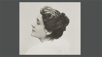 Eleonora Duse (spesso citata solo come Duse) (1859-1924), attrice italiana. Debutta all'età di 4 anni in “Samhällets olycksbarn” (I figli sfortunati della società), 1879-1883 nella compagnia di Cesare Rossi, poi nella propria compagnia. 1891 tournée in Europa, 1893 in America. In copertina un ritratto del 1900