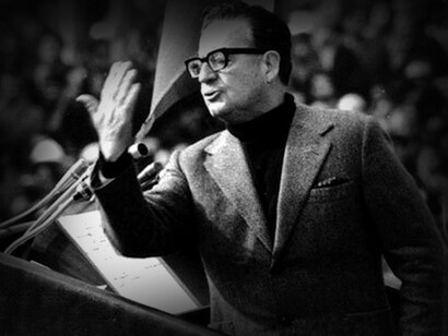 Salvador Allende fue un médico cirujano y político socialista chileno, presidente de Chile desde el 3 de noviembre de 1970 hasta el día de su muerte el 11 de septiembre de 1973