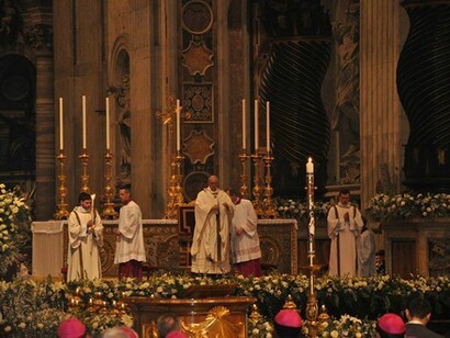 El Papa Francisco oficiando una ceremonia religiosa