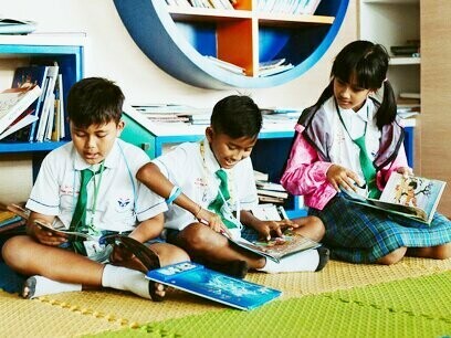 Outro bom exemplo vem da Alemanha. A Biblioteca Digital da Alemã , é uma rede de instituições culturais e científicas, que tem como finalidade dar acesso à memória e patrimônio cultural e científico da Alemanha. No ano de 2012 foi lançada a versão beta e disponibilizados mais de 5 milhões de registros de diferentes conteúdos (imagem, filme, texto, áudio), e em parceria com bibliotecas, museus, arquivos e cinematecas
