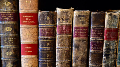 Diversas ediciones del diccionario de la lengua castellana