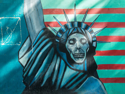 Mural (posteriormente retirado) en la antigua embajada de Estados Unidos en Teherán, 2009
