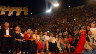 Pubblico in prima fila all'Arena di Verona