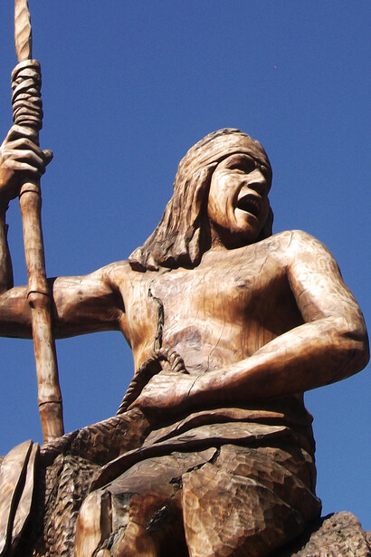 Estatua de Pelantaro (caudillo militar mapuche que protagonizó la segunda rebelión mapuche de 1598) en el Museo de Sitio del Fuerte de Purén