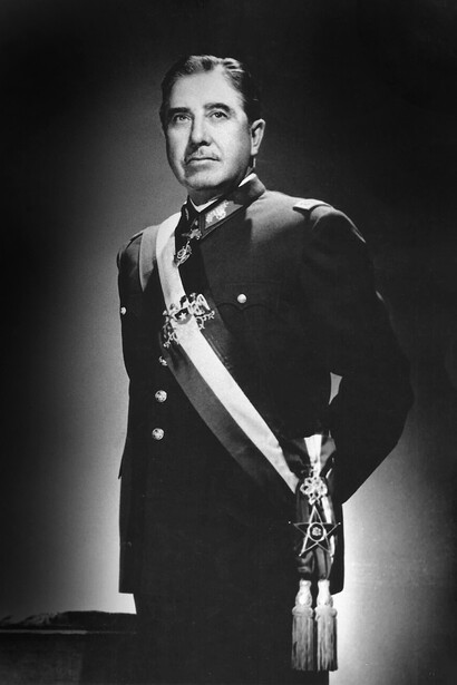 La imagen de Pinochet advierte sobre la persistencia histórica de los liderazgos que se consolidan mediante control, permanencia y autoridad sin límites reales