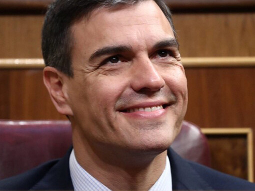 Sánchez, tan feliz en su investidura