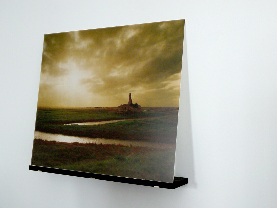 Elger Esser, Artouan I, Frankreich 2014, Mixed media silver plat - directprint, copper plate, silver-coated, baseboard, makassar ebony, 70,5 x 88 x 12 cm, Unique copy, Courtesty: Galerie Thaddaeus Ropac Paris/Salzburg © Elger Esser