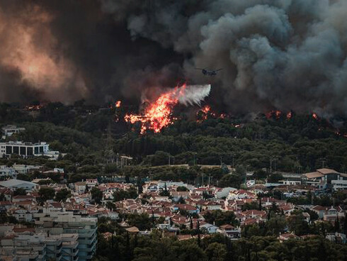 Una serie de incendios forestales estallaron por toda Grecia en el verano de 2021