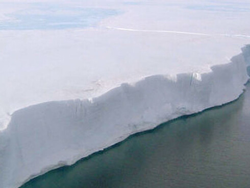 Ghiacciaio nel Mare Artico. Courtesy NSIDC