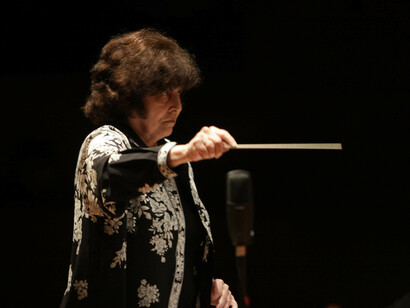 Carmen Moral es una compositora y directora de orquesta peruana
