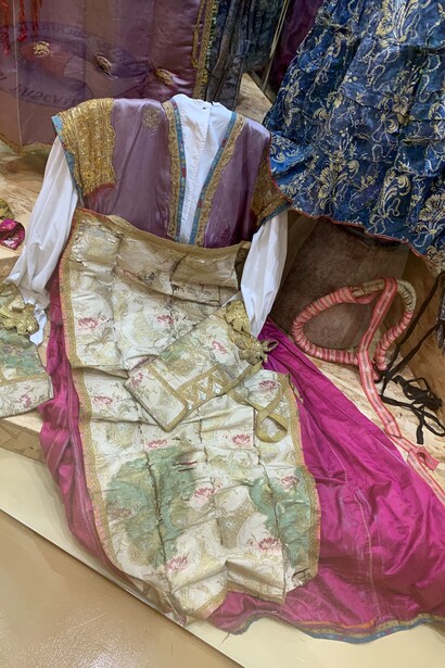 Abito tradizionale conservato nel Centro culturale "Gian Luigi Pascale" a Guardia Piemontese Paese, ph Raffaella Cesareo