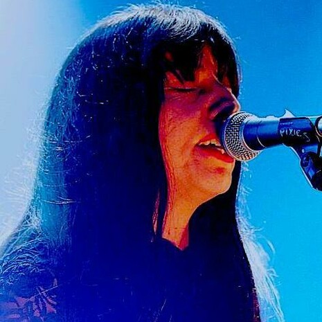 Paz Lenchantin es la actual bajista de la banda