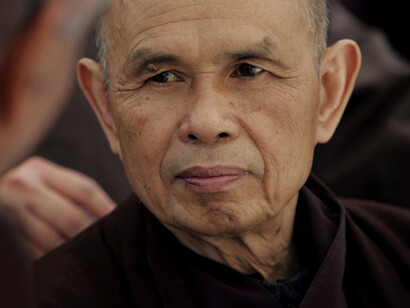 Thich Nhat Hanh ha vissuto da giovane la guerra nella sua terra di origine, il Vietnam, schierandosi non per uno dei due Paesi in conflitto, ma per la pace