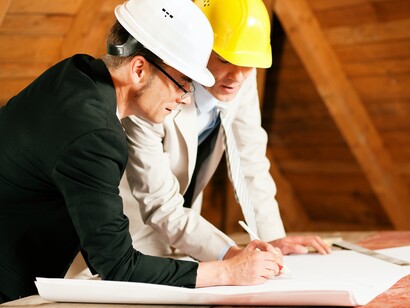 Arquitetos trabalhando em seu novo projeto