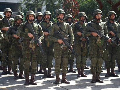Entrenamiento de miembros del ejército brasileño