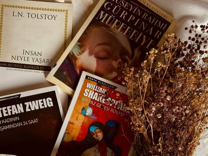 Um dos grandes segredos do sucesso dos clubes de leitura na formação de leitores, é porque o clube de leitura é, e deveria ser, um lugar de liberdade. Um clube de leitura deve promover a liberdade de interagir ou não no grupo, de compartilhar ou apenas assistir, de apresentar uma leitura e compreensão pessoal da obra em debate





