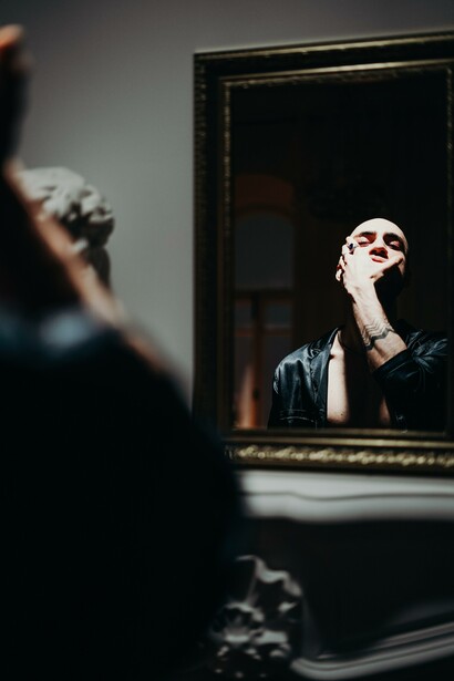 Solitary, delusional man