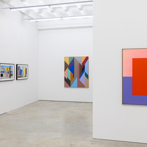 Karl Benjamin and Grey Crawford, Geometry of light, exhibition view. Courtesy of Persons Projects 