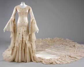 Wedding dress, Norman Hartnell, 1933, London, UK. Museum no. T.836-1974. © Victoria and Albert Museum, London