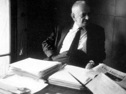 Theodosius Dobzhansky en su escritorio