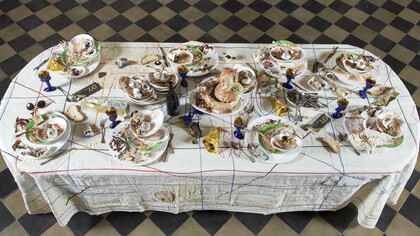 Bertozzi & Casoni, “Resistenza 2”, 2017, ceramica policroma, cm. 300 x 124