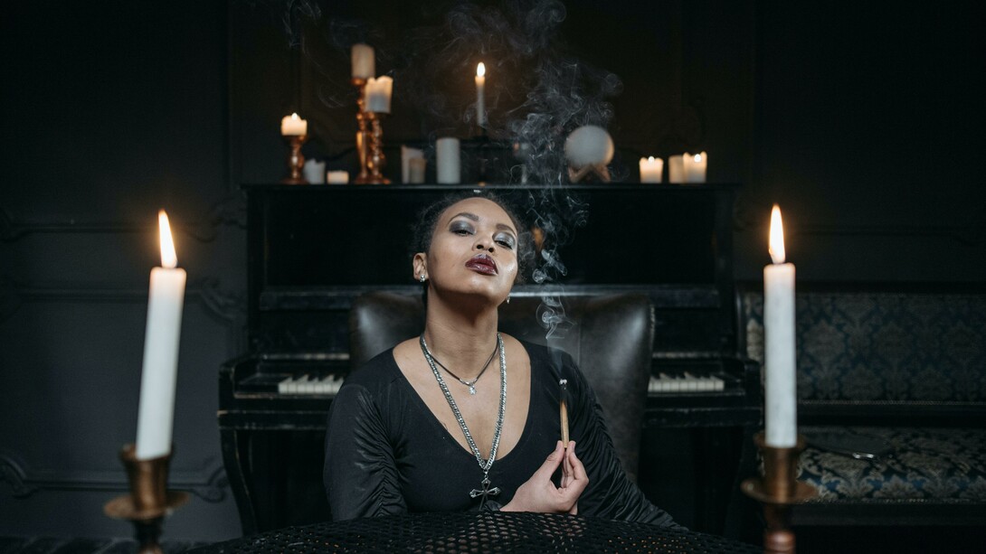 Eu sou uma curandeira d'almas, porque quando o amor chegou eu tola fui e não o percebi