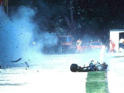 Momento do acidente que matou Senna durante o GP de San Marino, em Ímola, Itália