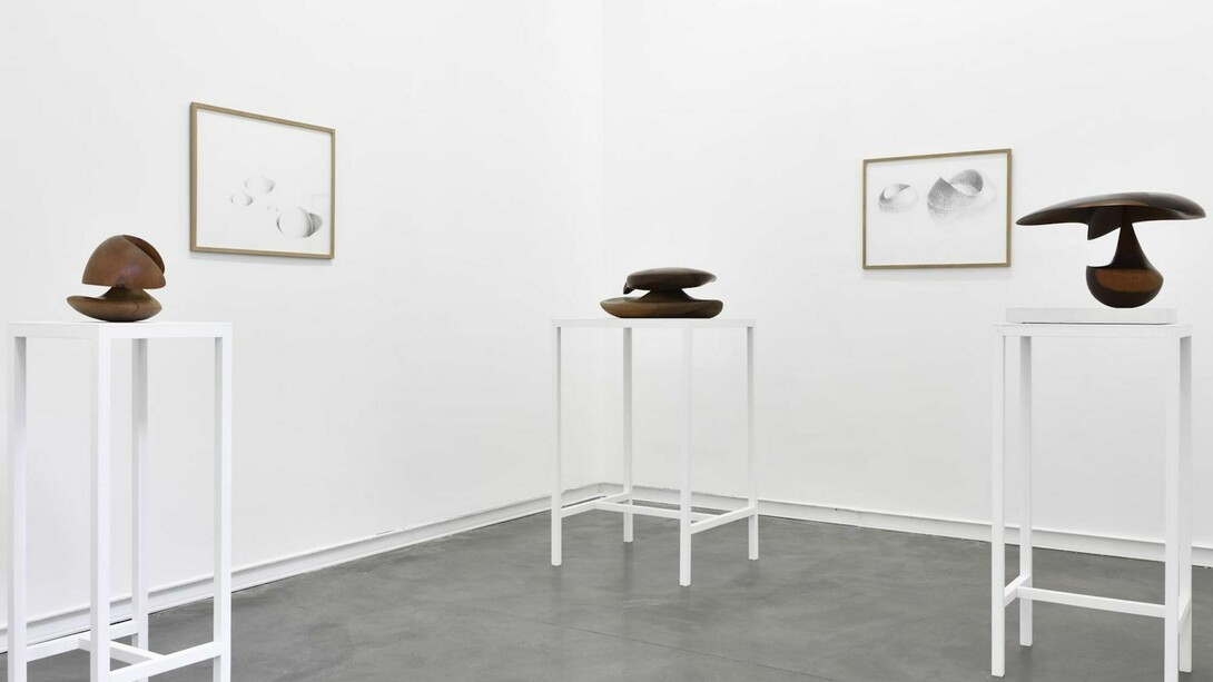 Sculptures flottantes, Exhibition view. Courtesy of Galerie Mitterrand