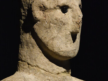 Unearthed in the mid-1990s just north of Balıklıgöl, beneath the Old City of Urfa, the Urfa Statue is the earliest known life-sized human sculpture to survive intact. Its discovery occurred within a significant Pre-Pottery Neolithic settlement, as indicated by terrazzo flooring and flint tools typical of the period, Türkiye