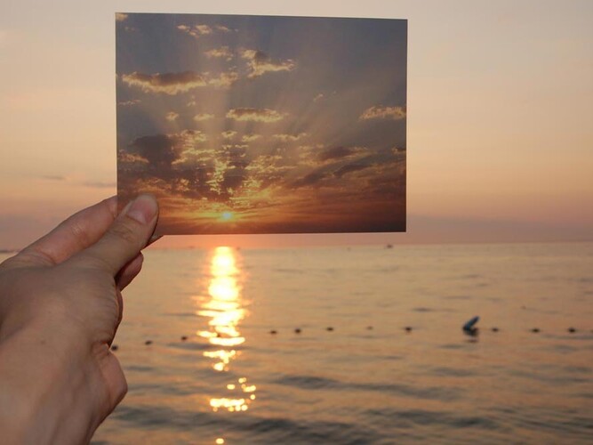 Lisa Oppenheim, The Sun is Always Setting Somewhere Else, 2006. Slide projection of 15 35 mm slides, continuous loop, dimensions variable. Solomon R. Guggenheim Museum, New York