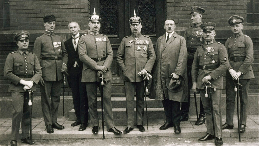 Ernst Röhm (secondo da destra) insieme a Adolf Hitler ed Erich Ludendorff (al centro), organizzatori del Putsch di Monaco