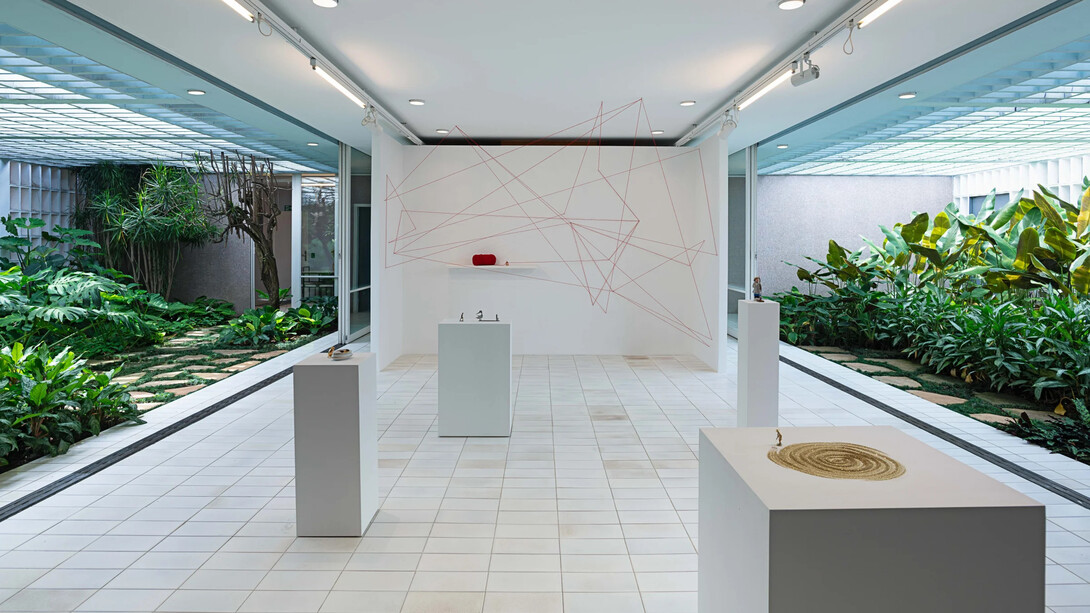 Liliana Porter, Otros cuentos inconclusos, vista da exposição. Cortesia da Luciana Brito Galeria