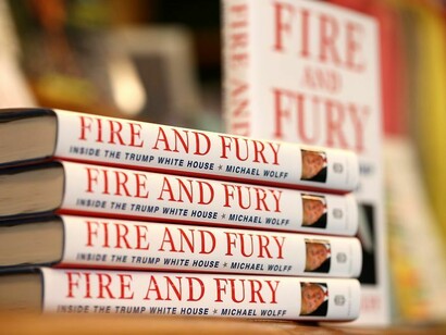 Ejemplares de «Fire and Fury» en una librería