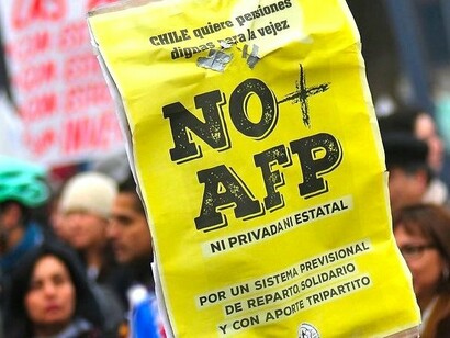 Manifestación reclamando el fin del perverso sistema de las AFP