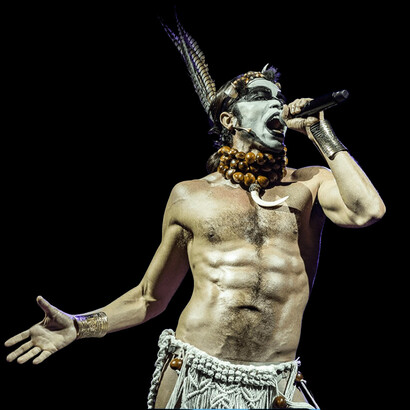 O cantor brasileiro Ney Mato Grosso em perfromance artística da música popular brasileira