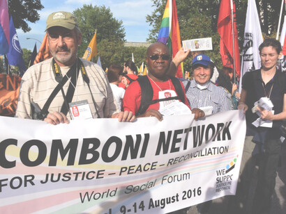 Alla fine, la formula del FSM è quella di fornire uno spazio aperto, con pannelli multipli, che la mancanza di una politica di comunicazione trasforma in atti autoreferenziali